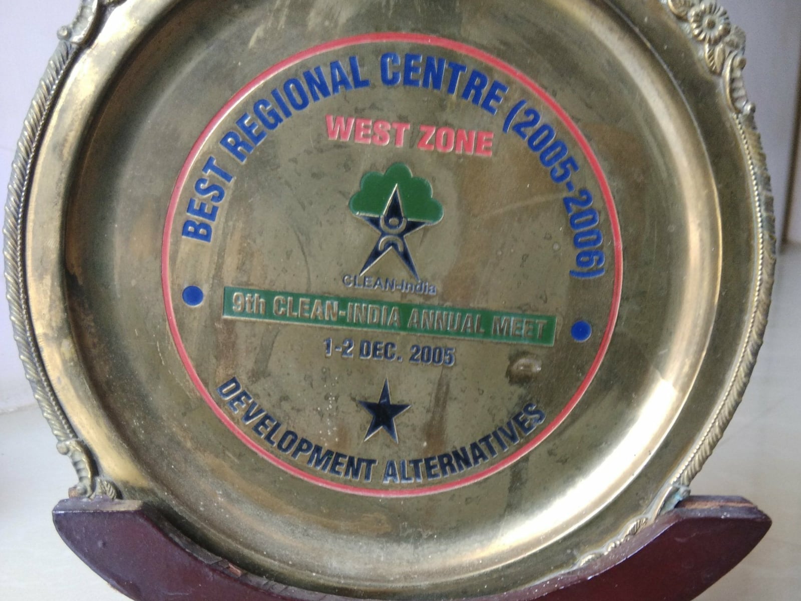Plaque engraved “Best Regional Centre (2005-2006), West Zone — 9th CLEAN-India Annual Meet, 1-2 Dec 2005, Development Alternatives”